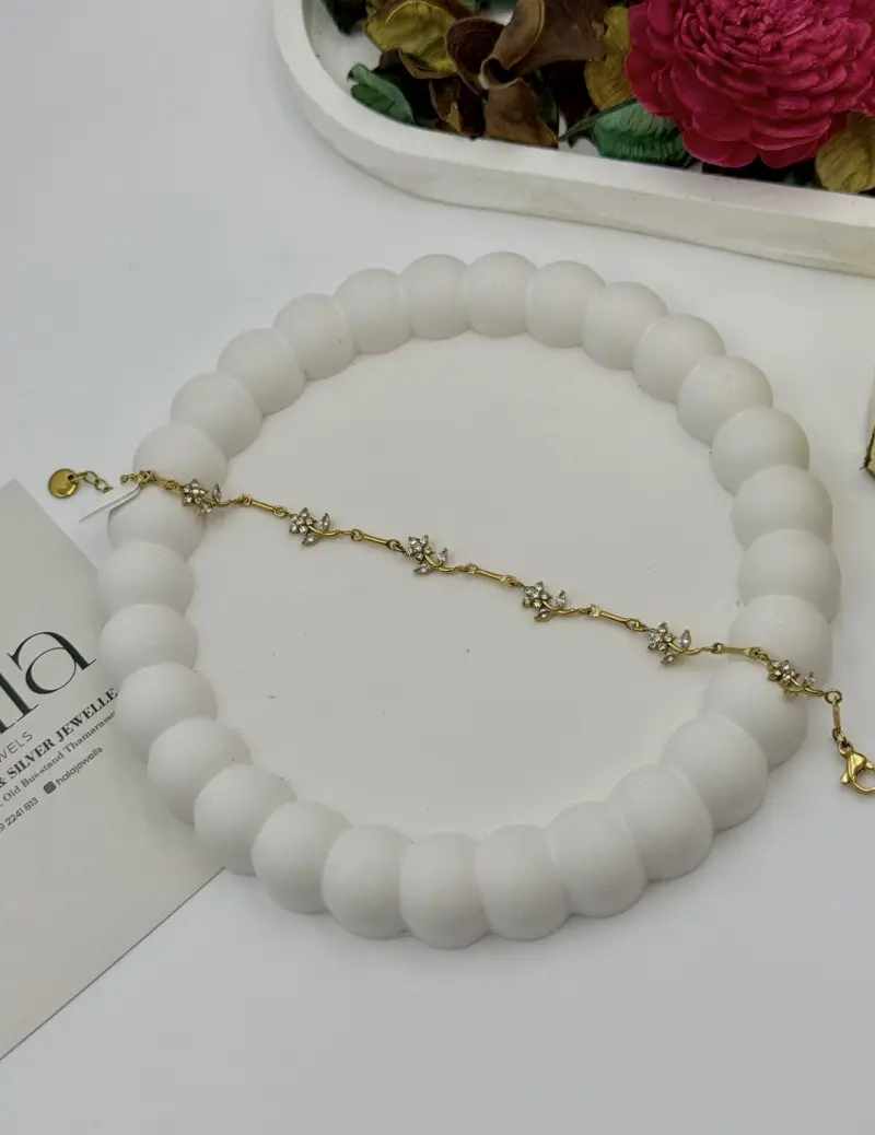 White Daisy Bracelet